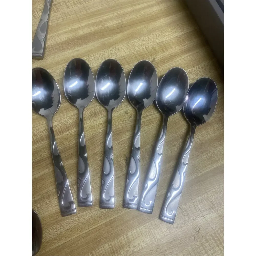 39 Pieces Oneida Tuscany Stainless Silverware Flatware Set Knife Spoon Fork